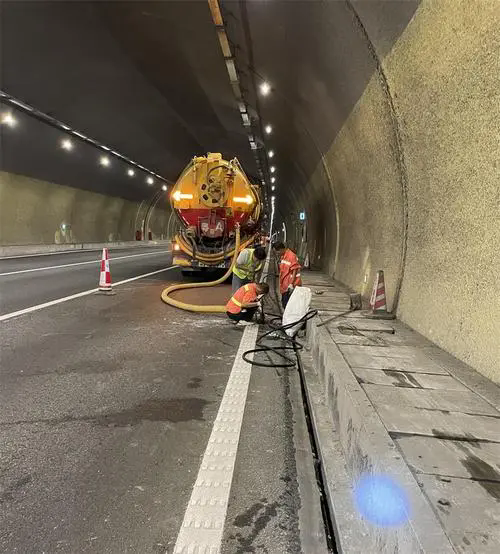 北海街道隧道排水渠清淤