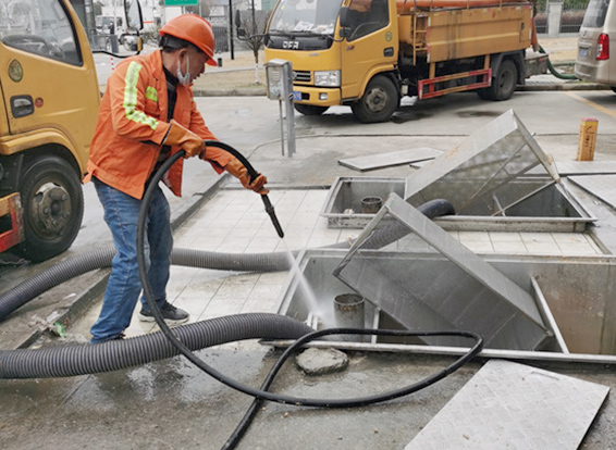 北海街道隔油池清理
